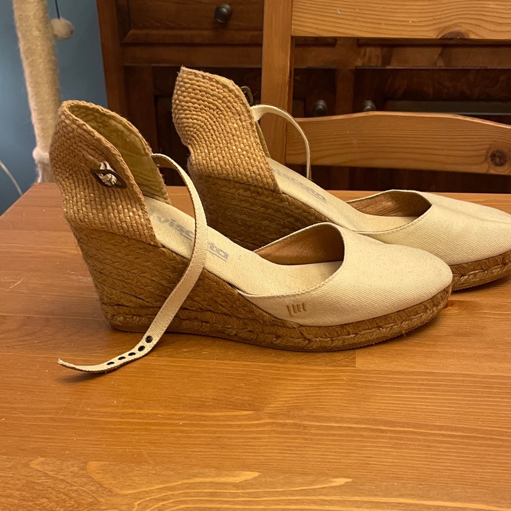 Elegant Tan Espadrille Wedge Sandals size 40